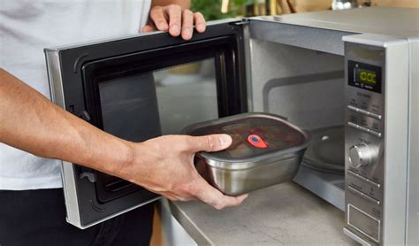 can we put steel box in microwave|are microwaves safe metals.